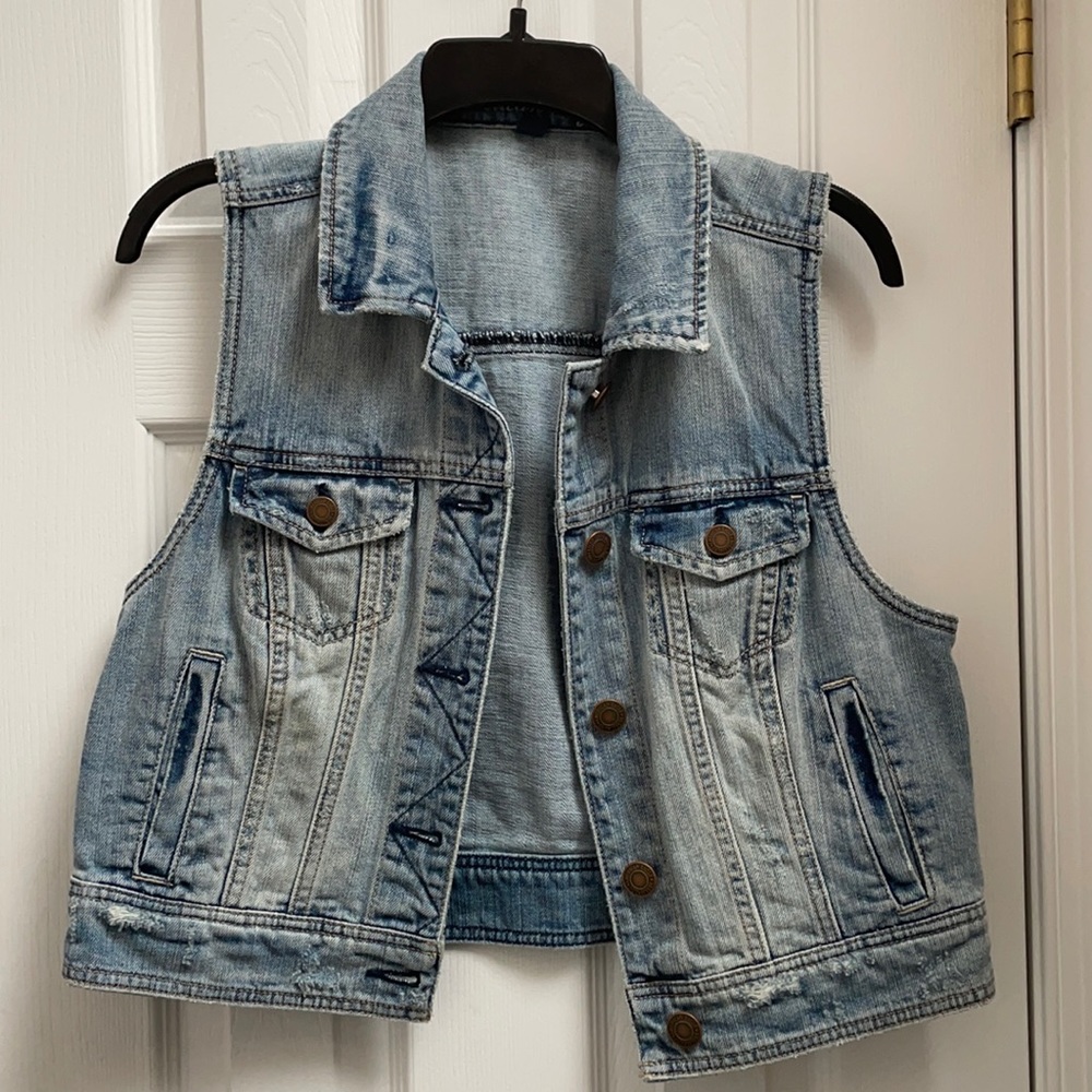 American Eagle Cropped Denim Vest